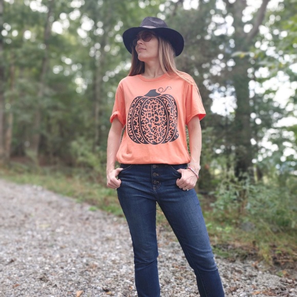 Leopard Pumpkin Tee - Rust - Picture 3 of 3
